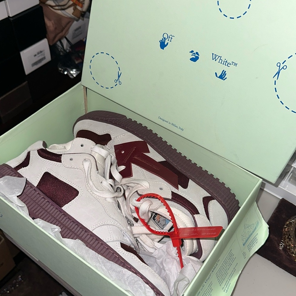 Off WHITE SIZE 40 NEW IN BOX SNEAKERS
